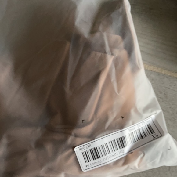 Paris graphic mock neck form fitting romper - Picture 4 of 9